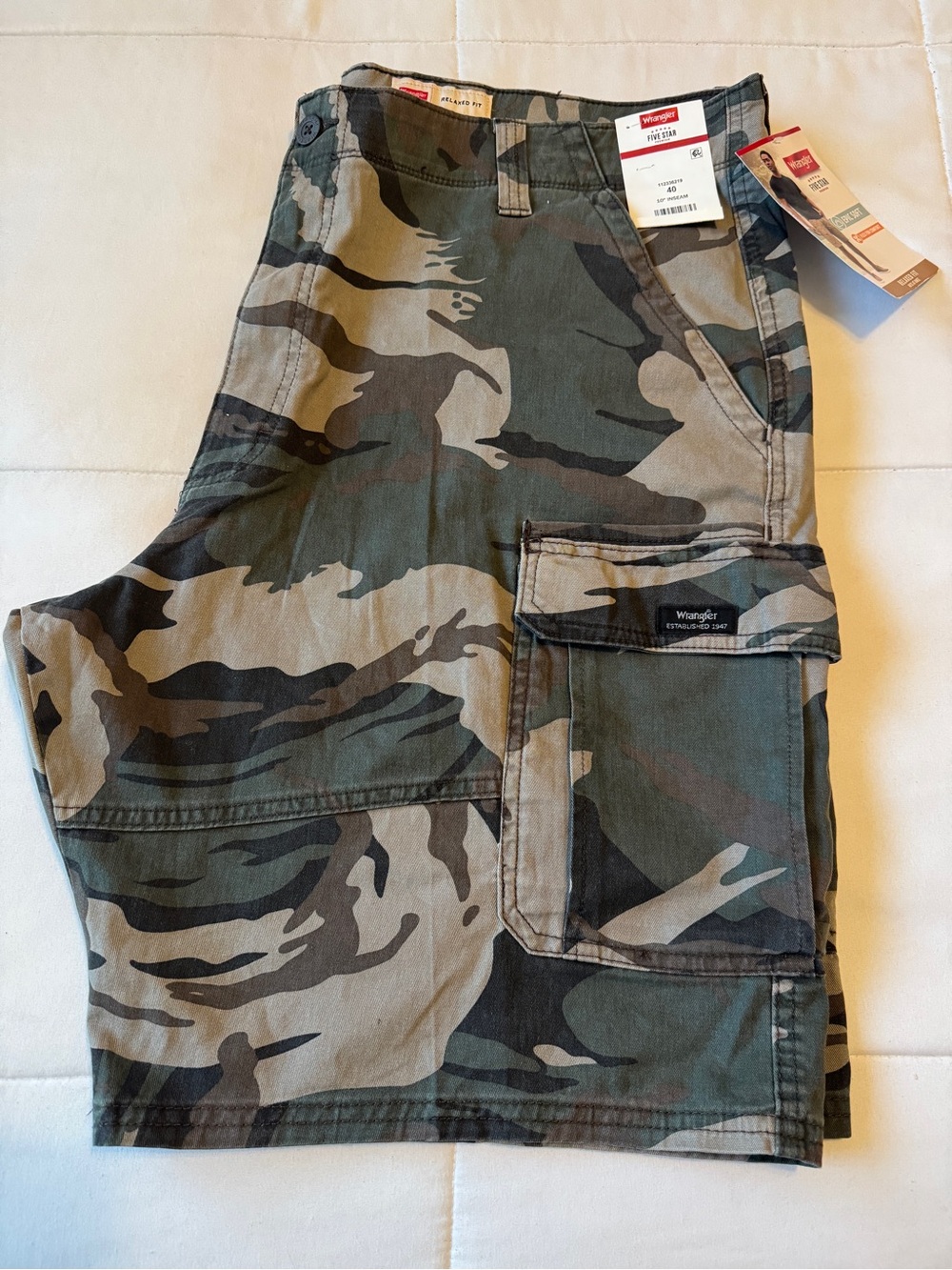 Men's Wrangler Camo Cargo Shorts - Olive Green- Size 40 - Picture 2 of 4